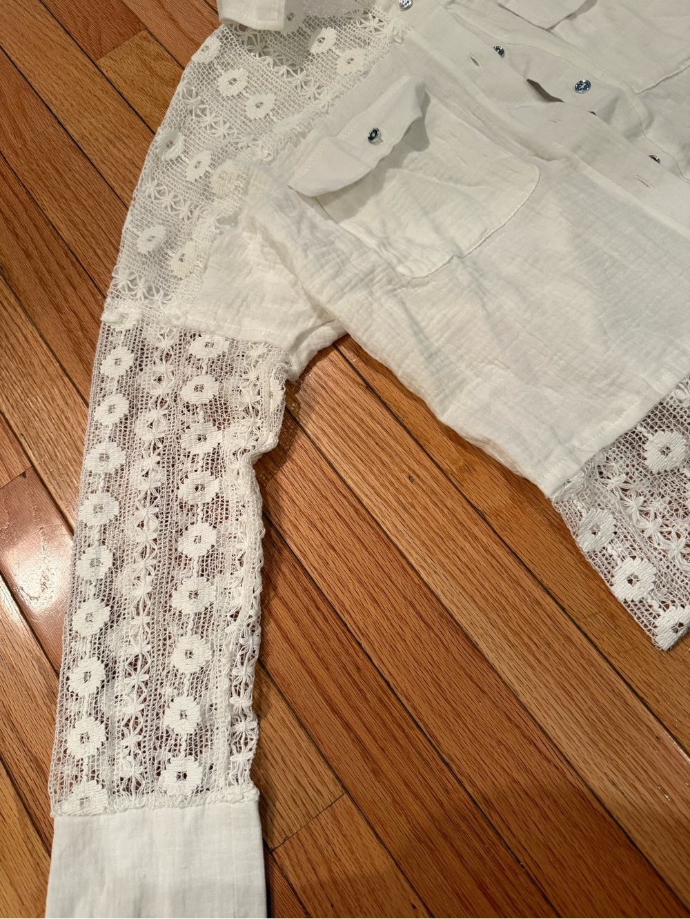Women’s White Gauzy Lace Sleeve Button-Front Shirt Size XXL - Picture 4 of 9